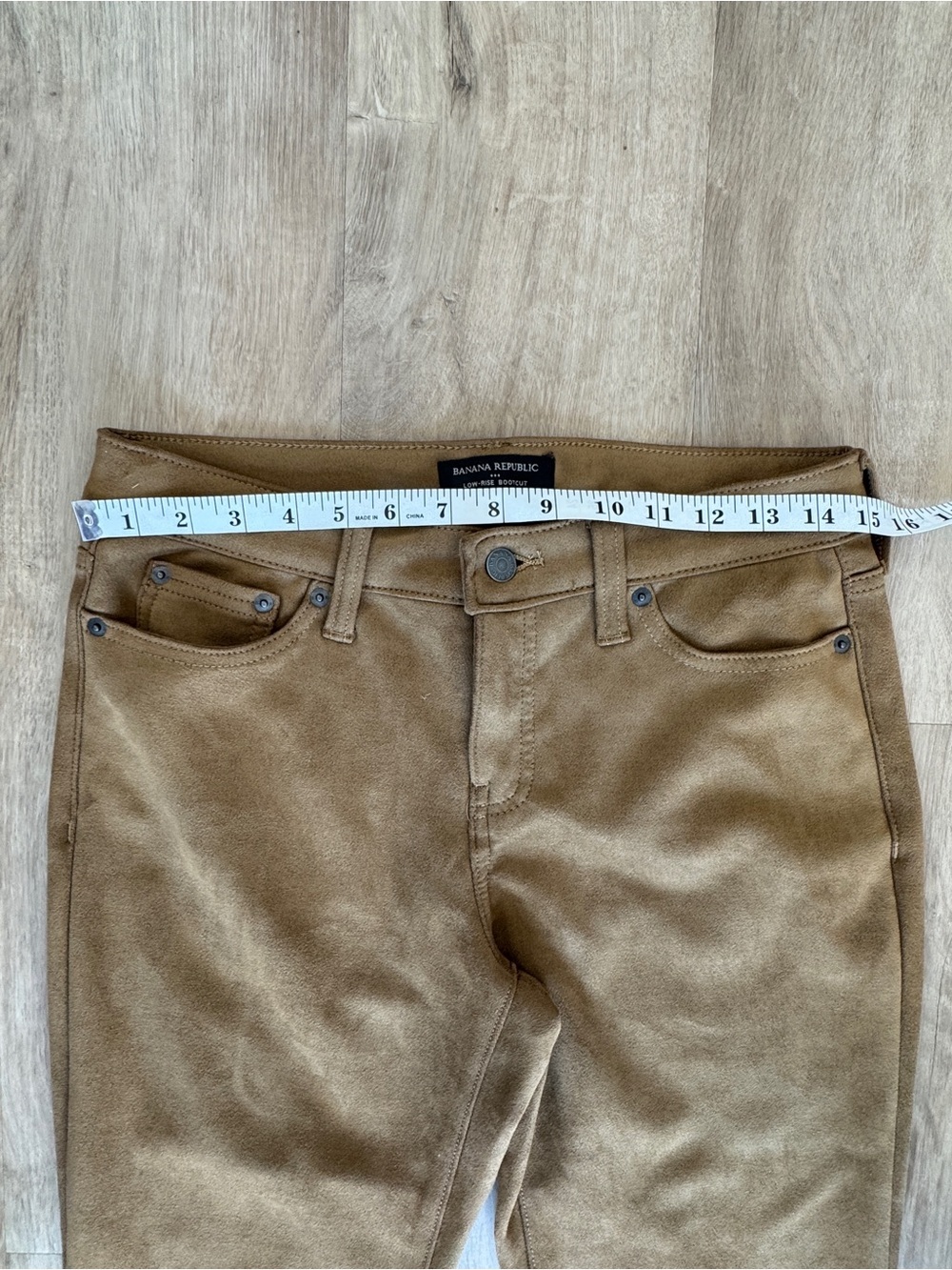 Banana Republic Factory VEGAN SUEDE LOW-RISE BOOTCUT PANT sz 28/6 - Picture 6 of 12